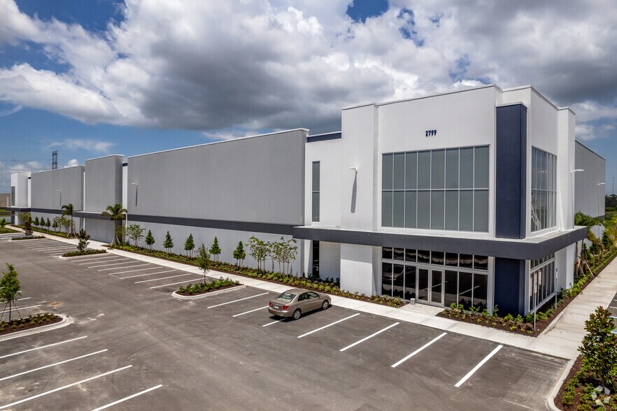 More Photos Of 2690 Gateway Centre Pky, Saint Petersburg Unknown For Lease