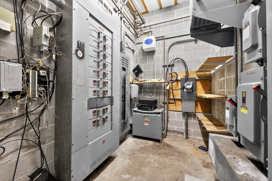 More Photos Of 514 E King Rd, Malvern Storefront Retail Office For Sale