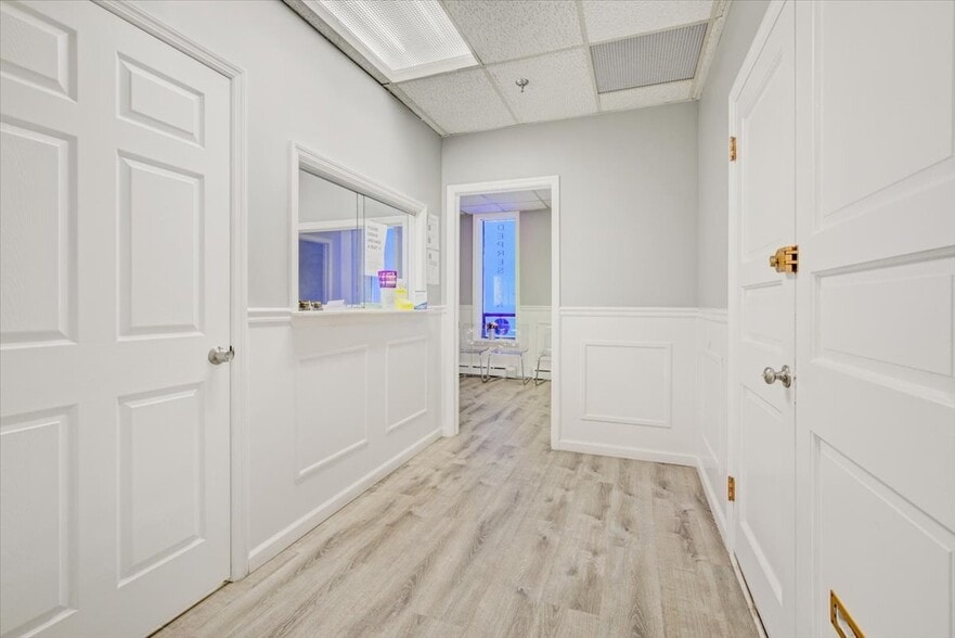 More Photos Of 992 Clifton Ave, Clifton Medical For Sale