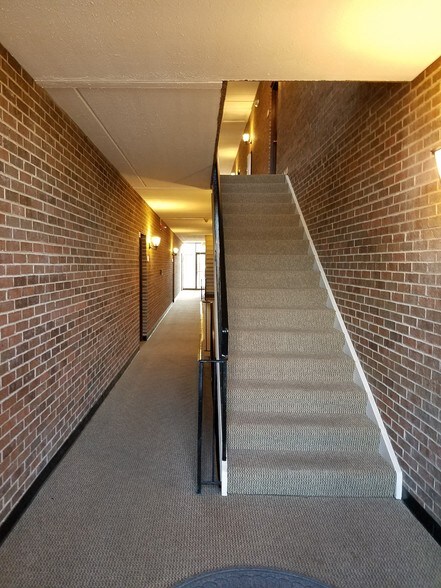 More Photos Of 701 E Irving Park Rd, Roselle Office For Lease