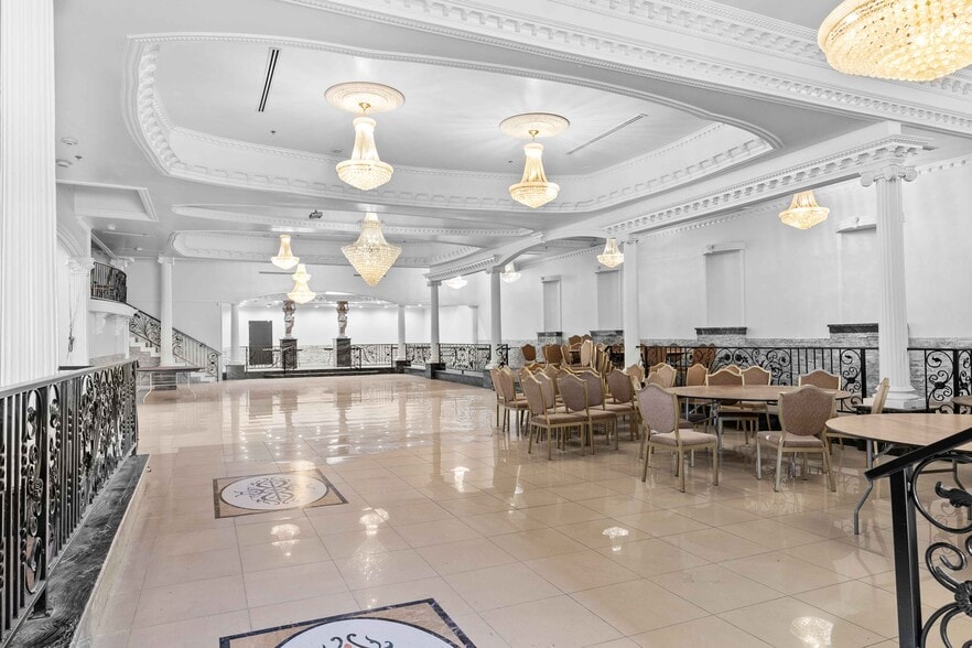 More Photos Of 13311 Sherman Way, North Hollywood Warehouse For Sale