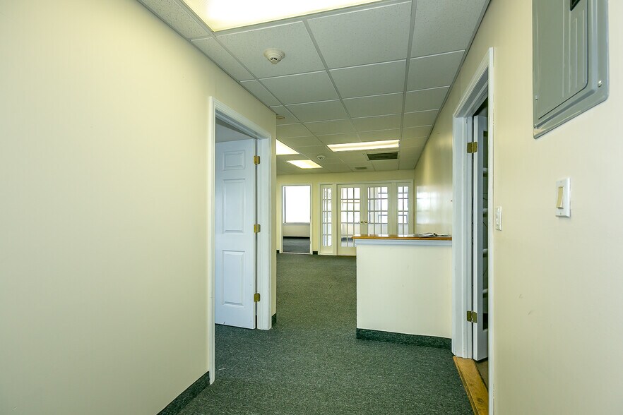 More Photos Of 183 S Broadway, Hicksville Office For Sale