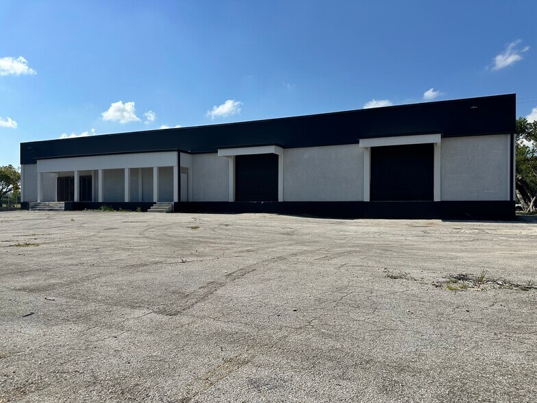More Photos Of 2901 NW 39th St, Miami Unknown For Lease