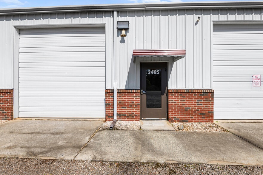 More Photos Of 3484-3490 Cameron Dr, Sanford Unknown For Lease