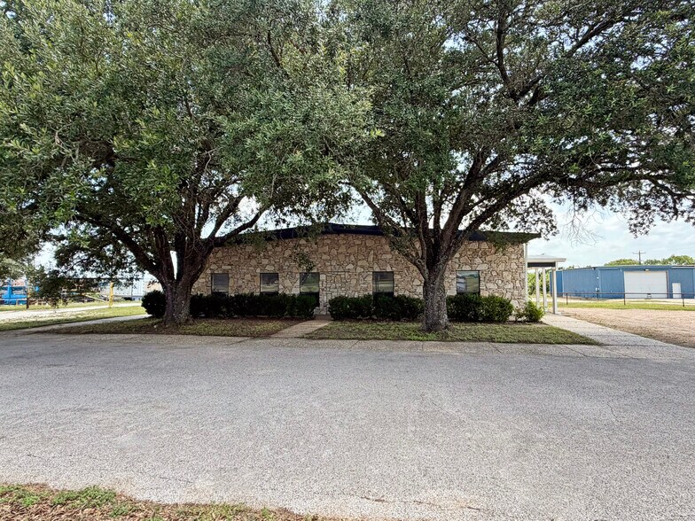 More Photos Of 5808 Fm 3455 Rd, Navasota Manufacturing For Lease