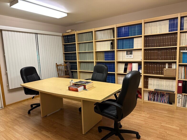 More Photos Of 160 S Locust St, Chebanse Distribution For Sale