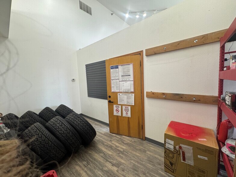 More Photos Of 7449 Old Seward Hwy, Anchorage Storefront For Lease