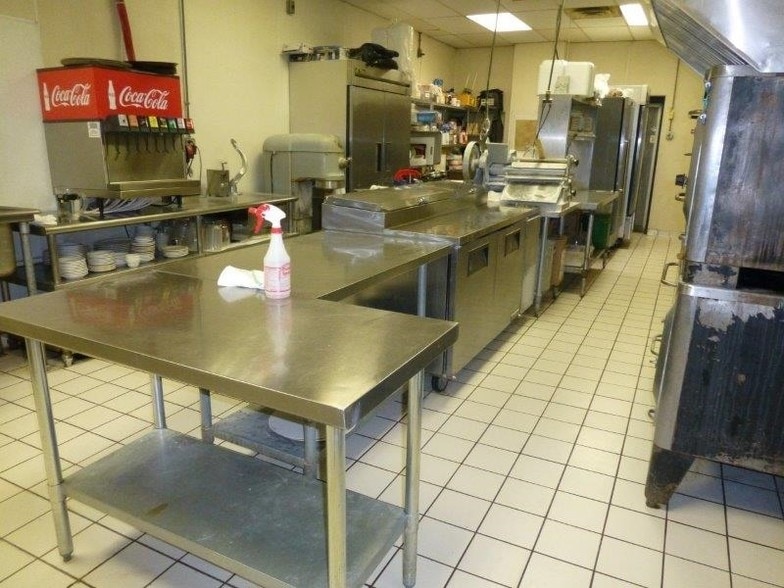 More Photos Of 2565 E 7th Ave, North Saint Paul Restaurant For Sale