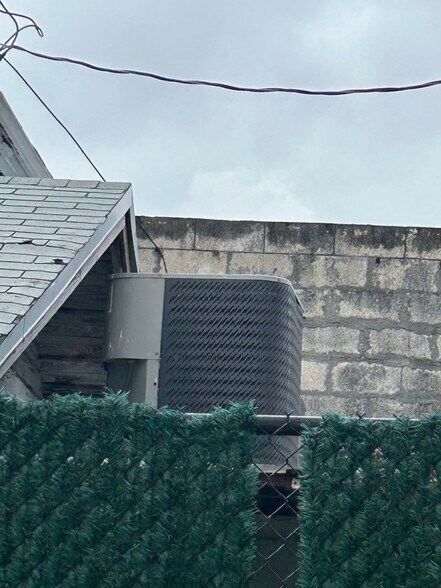 More Photos Of 817 SW 8th St, Miami Storefront Retail Office For Lease