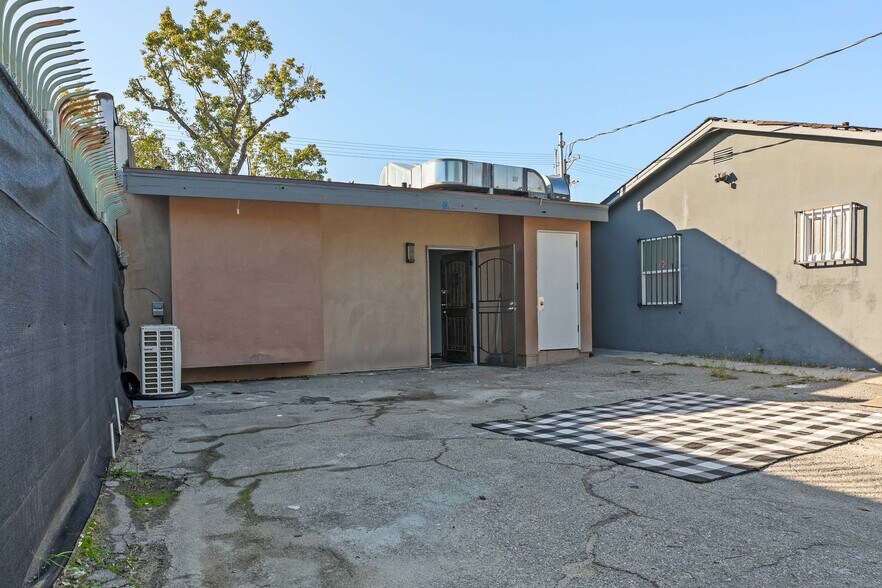 More Photos Of 5520-5522 Cahuenga Blvd, North Hollywood Freestanding For Sale