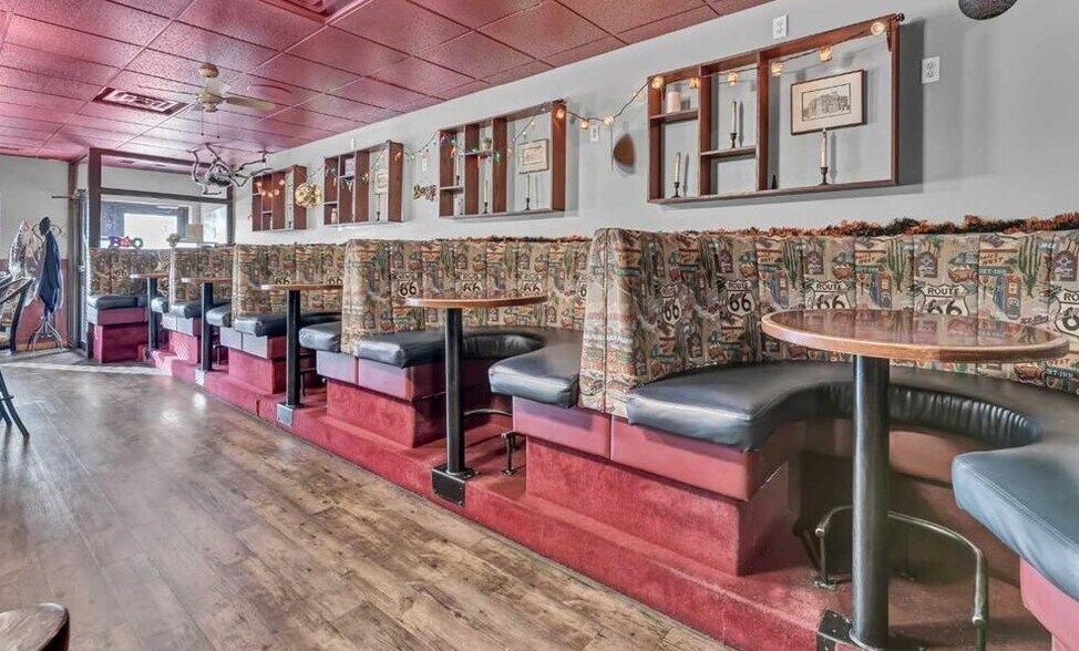 More Photos Of 16 3 St NE, Medicine Hat Restaurant For Sale