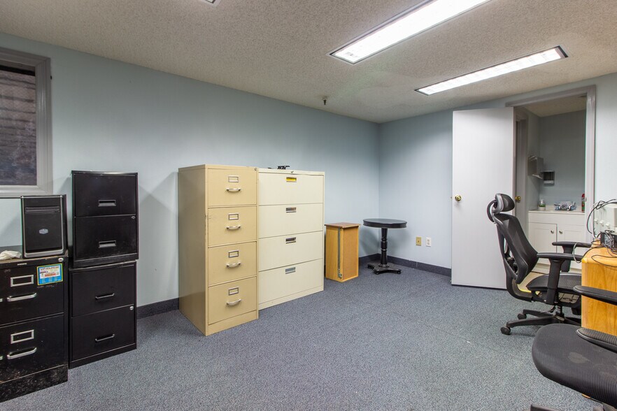 More Photos Of 310 Cypress Rd, Ocala Manufacturing For Sale