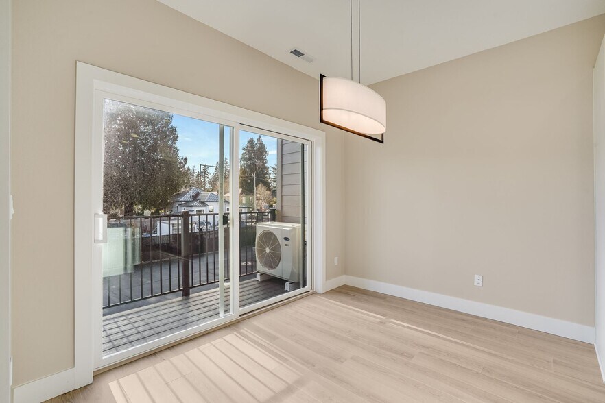 More Photos Of 22415 SW Pine St, Sherwood Flex For Sale