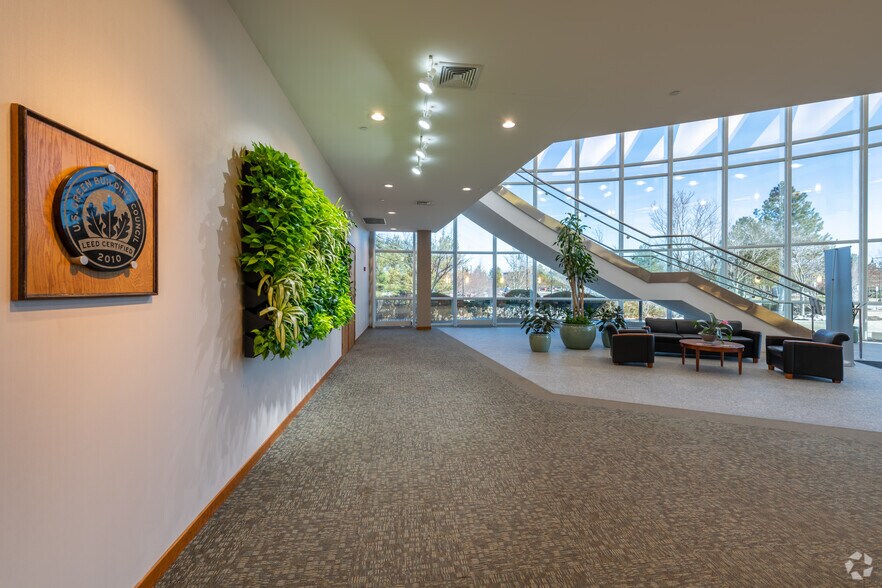 More Photos Of 175 Crossing Blvd, Framingham Office For Lease