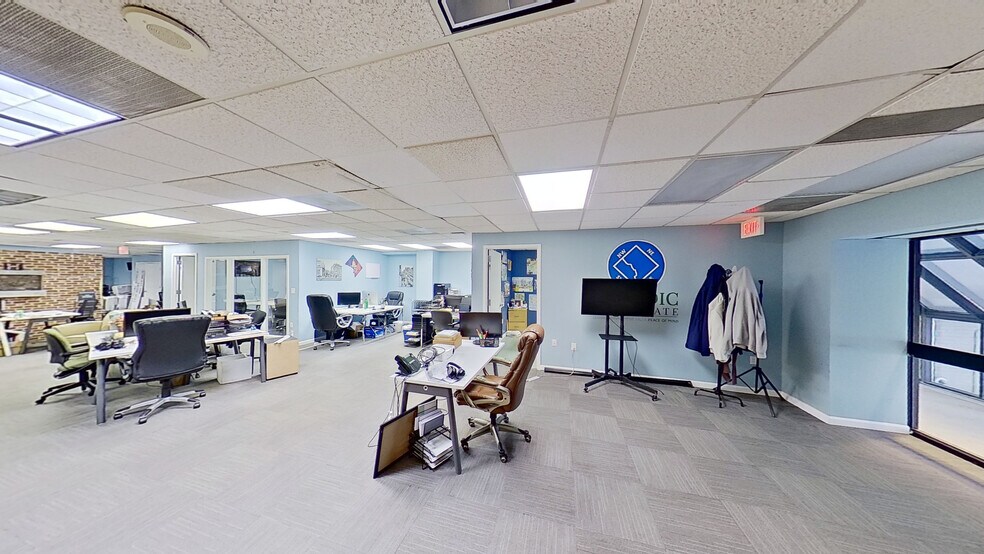 More Photos Of 727 15th St NW, Washington Office For Lease