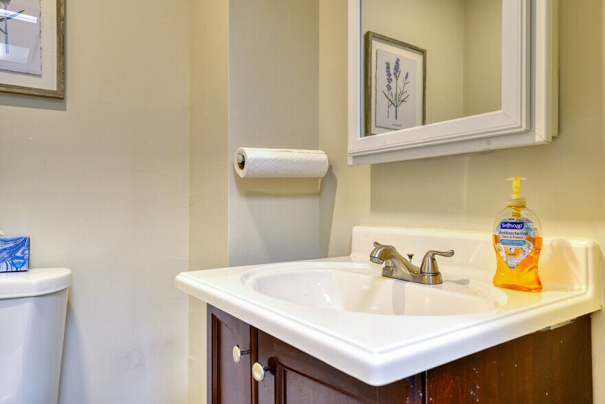 More Photos Of 729 State Route 18, East Brunswick Storefront For Sale