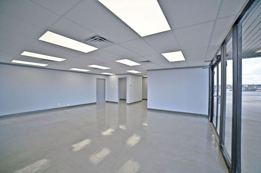 More Photos Of 6637 Leopard St, Corpus Christi Warehouse For Lease