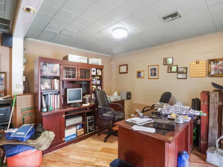 More Photos Of 2655 Short St, Los Angeles Light Manufacturing For Sale