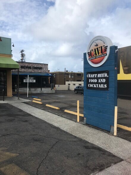 More Photos Of 7536 Fay Ave, La Jolla Restaurant For Lease