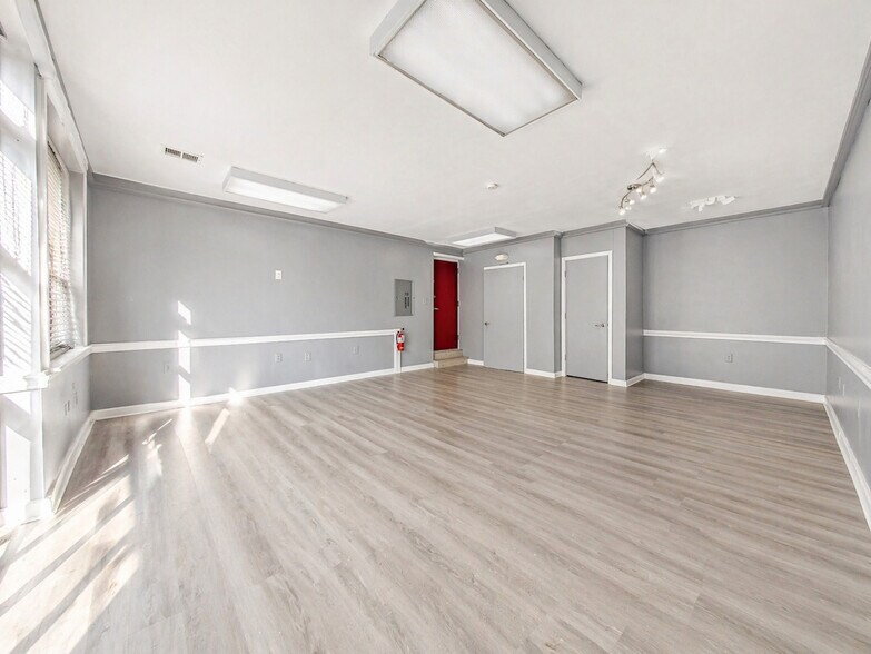 More Photos Of 29 Madison Ave, Lansdowne Office For Sale