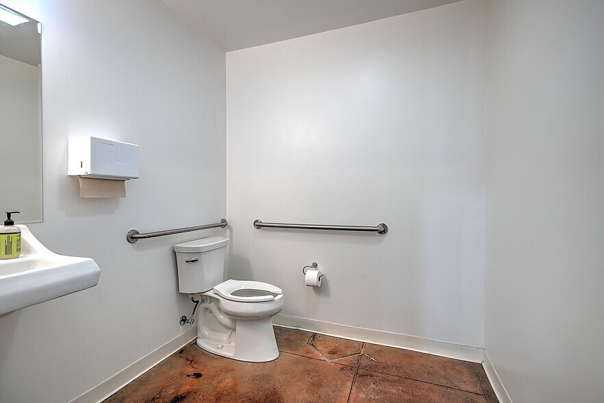 More Photos Of 2905 Cherokee Park Rd, Morristown Auto Dealership For Sale