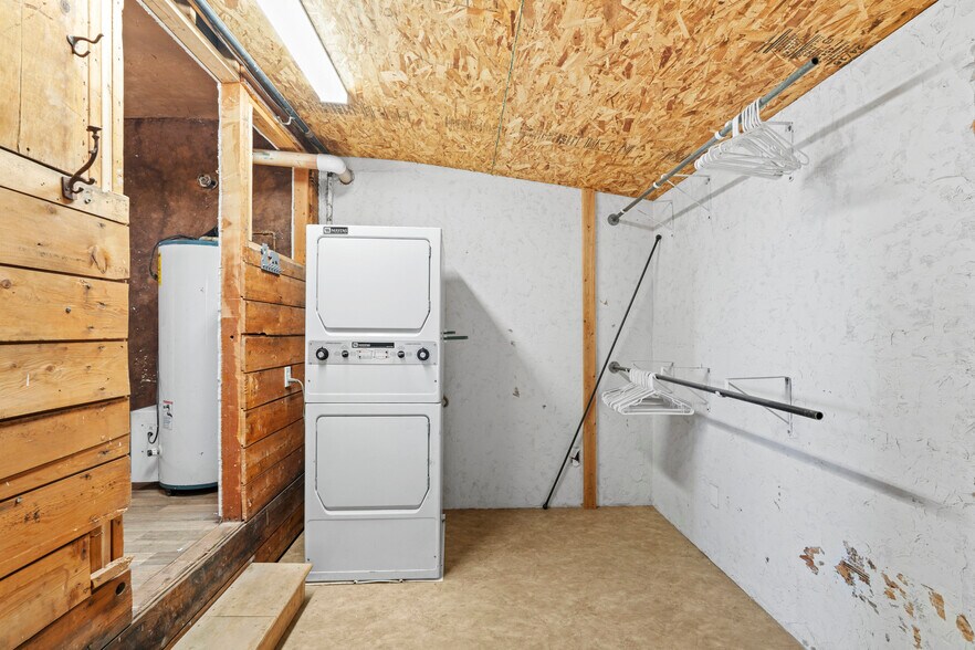 More Photos Of 30 Logan St, Davenport Hotel For Sale