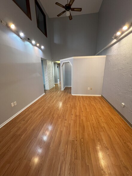 More Photos Of 4920 Reed Rd, Columbus Loft Creative Space For Lease