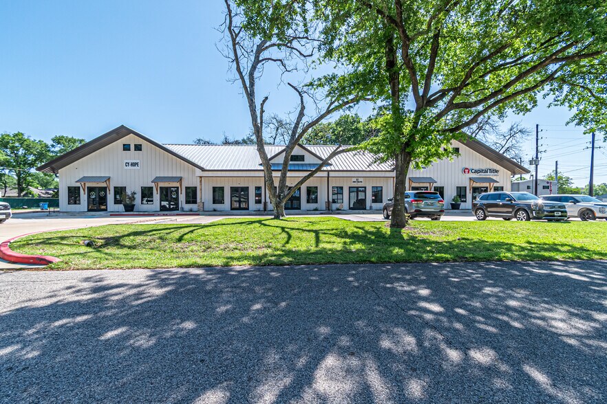 Primary Photo Of 1210 A St, Waller Medical For Lease