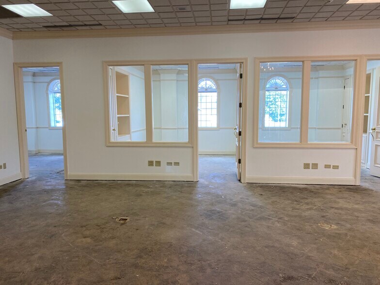 More Photos Of 620 E Main St, St Charles Medical For Lease