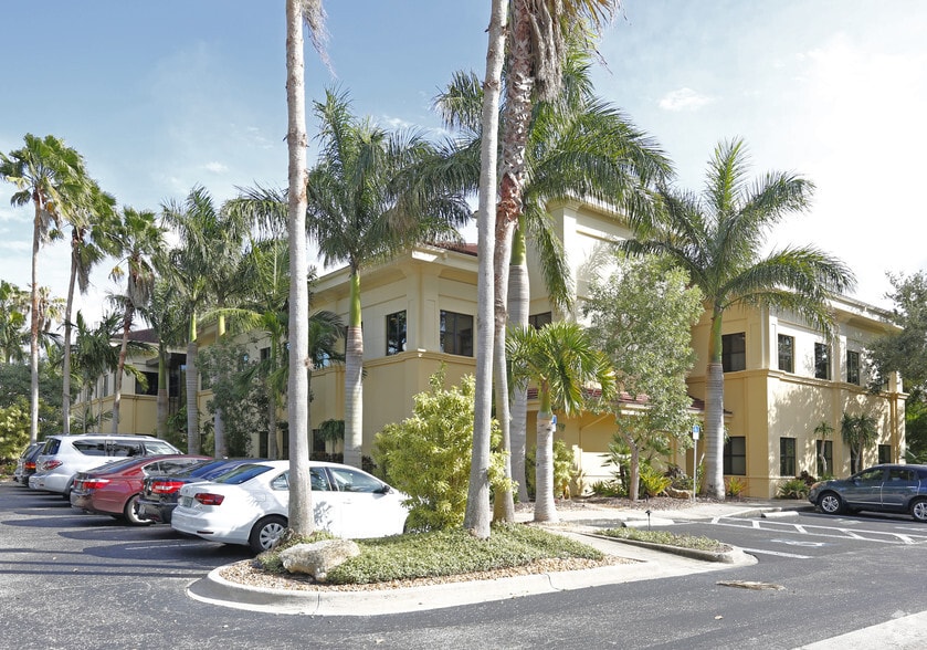 More Photos Of 8430 Enterprise Cir, Bradenton Office For Lease