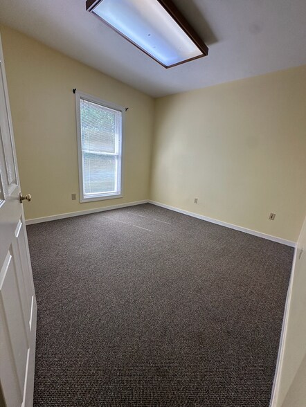 More Photos Of 1911 Dunbarton Dr, Jackson Office For Sale