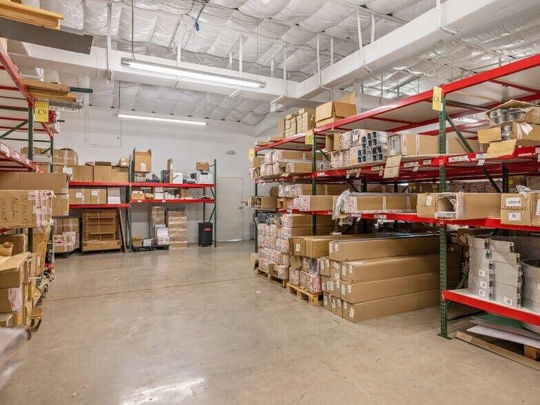 More Photos Of 675 US Highway 1, Vero Beach Warehouse For Lease