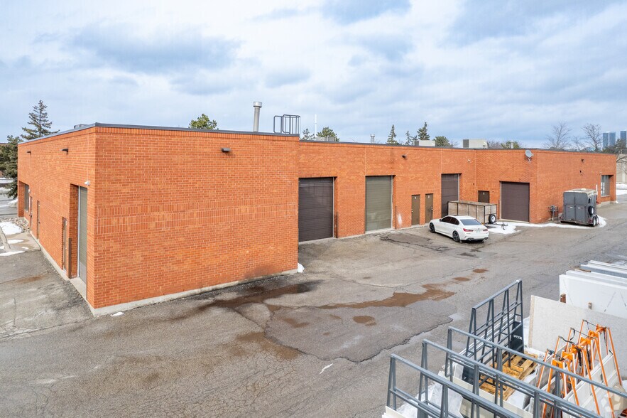More Photos Of 100 Marycroft Ave, Vaughan Warehouse For Lease