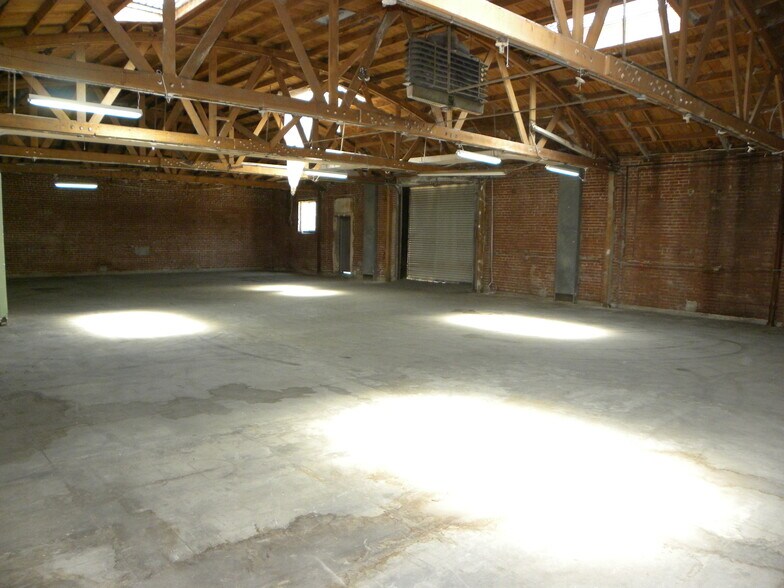 More Photos Of 239-241 W 15th St, Los Angeles Manufacturing For Lease
