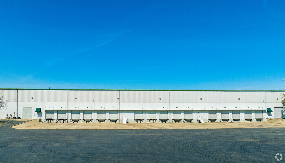 More Photos Of 2020 N MacArthur Dr, Tracy Warehouse For Lease