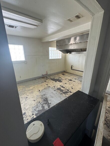 More Photos Of 418 Beauty Ln, Whitesboro Specialty For Lease