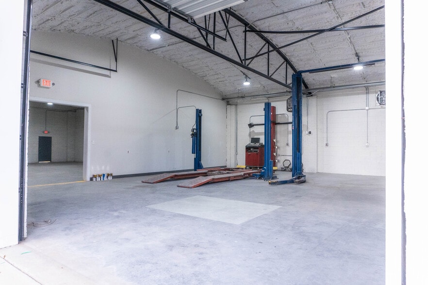 More Photos Of 122 Atando Ave, Charlotte Service For Lease