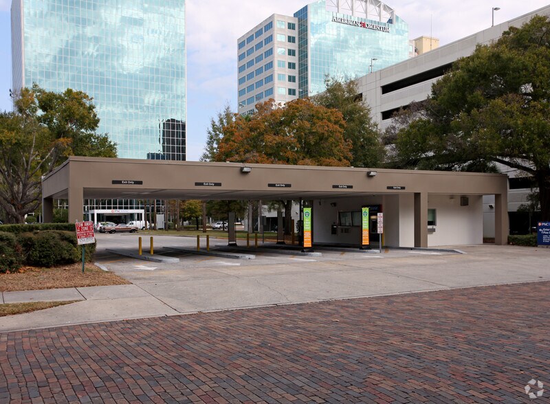 Primary Photo Of 270 E Pine St, Orlando Bank For Lease