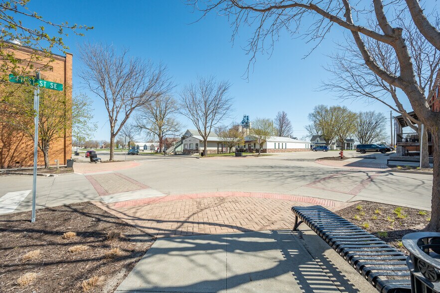 More Photos Of 17 Main St SE, Bondurant Freestanding For Sale