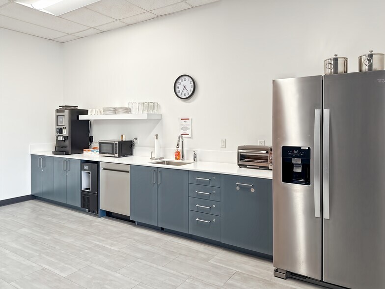 More Photos Of 1904 W Parkside Ln, Phoenix Coworking Space