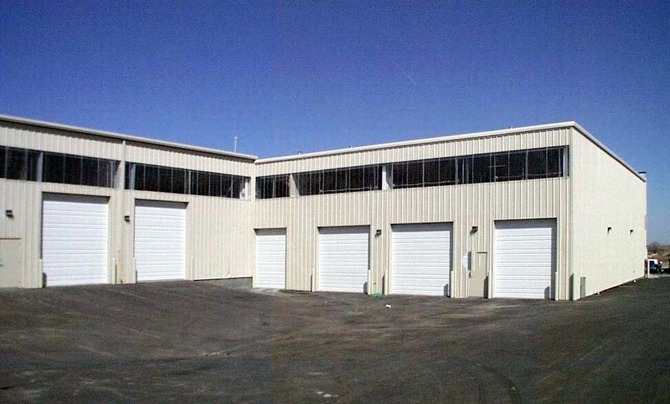 More Photos Of 500-536 W 67th St, Loveland Light Manufacturing For Lease