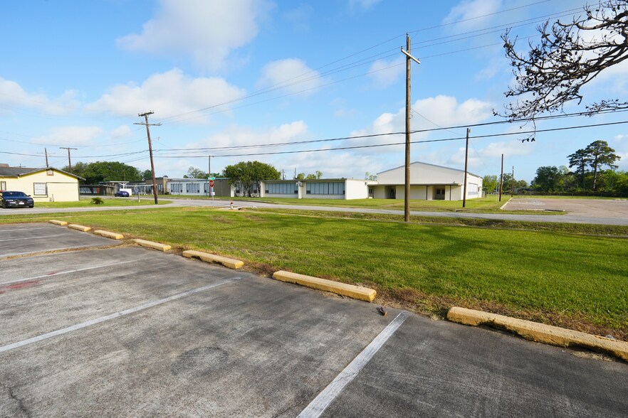 More Photos Of 1900 Pope St, Beaumont Flex For Lease