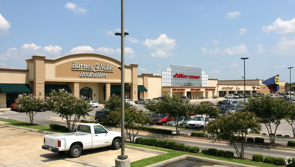 More Photos Of 272-276 US Highway 202/31, Flemington Unknown For Lease