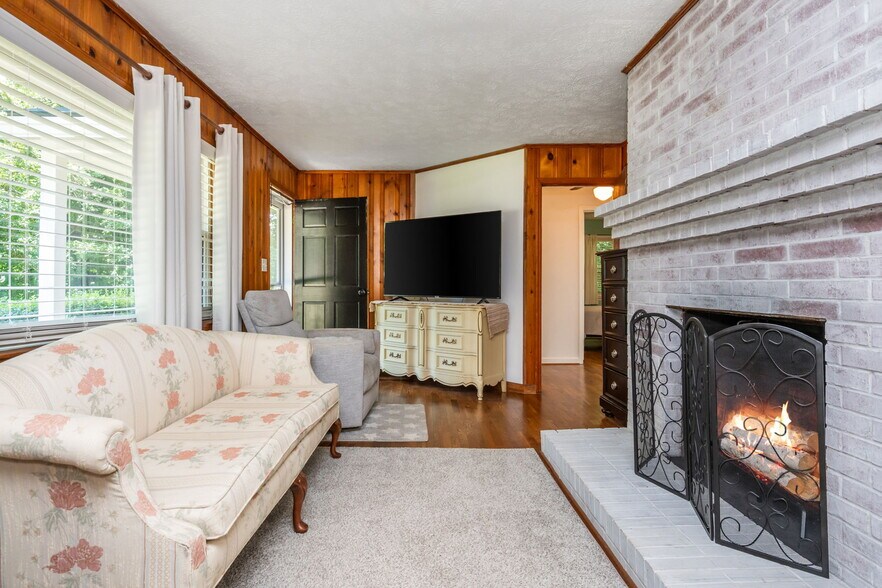 More Photos Of 4270 S Main St, Acworth Office For Sale