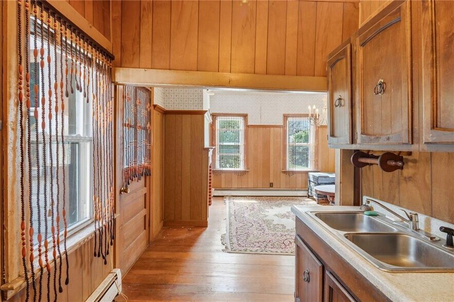 More Photos Of 400 Thames St, Bristol Multifamily For Sale