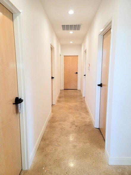 More Photos Of 1583 S 1st St, Abilene Light Distribution For Sale