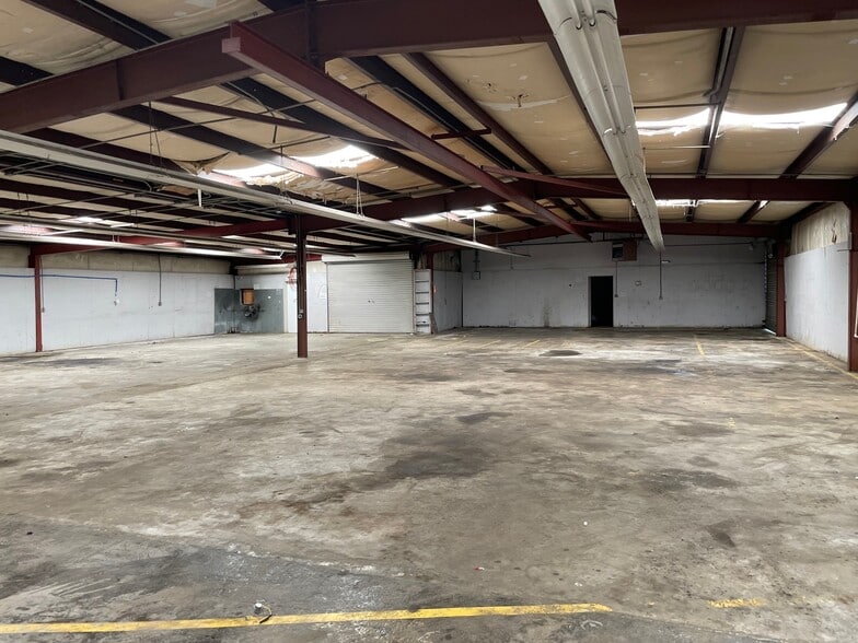 More Photos Of 951 Carl Vinson Pky, Centerville Warehouse For Sale