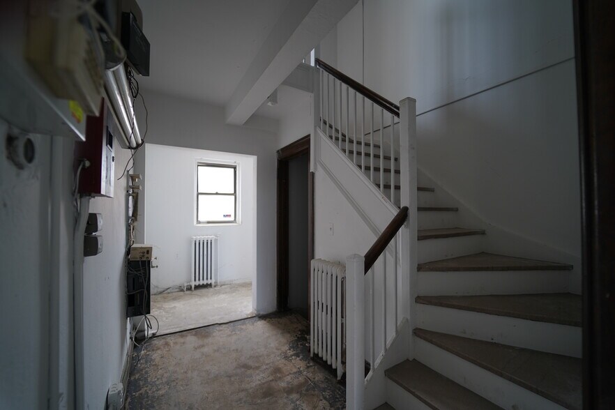 More Photos Of 242 State St, Hackensack Freestanding For Lease