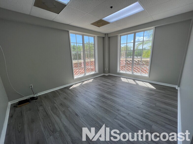 More Photos Of 7000 SE Federal Hwy, Stuart Office For Lease