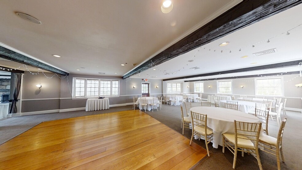 More Photos Of 109 Black Rock Tpke, Redding Restaurant For Lease